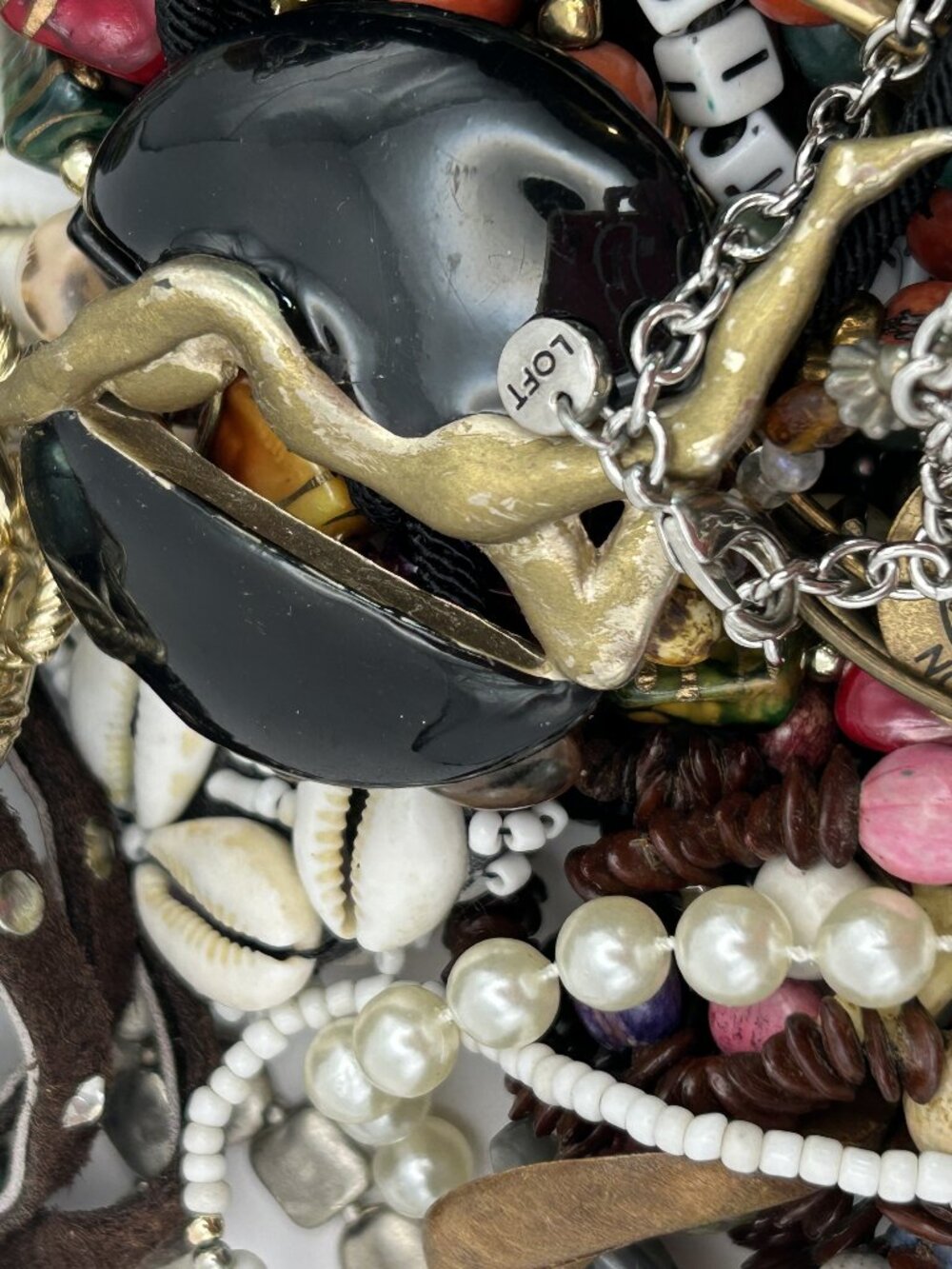 2 lbs Jewelry Lot Vintage to Now Costume Wear Resell Craft Harvest - Picture 3 of 10
